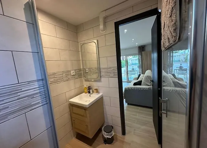 Cosy A 500m De La * Fréjus