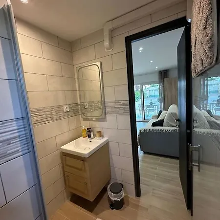 Cosy A 500m De La * Fréjus